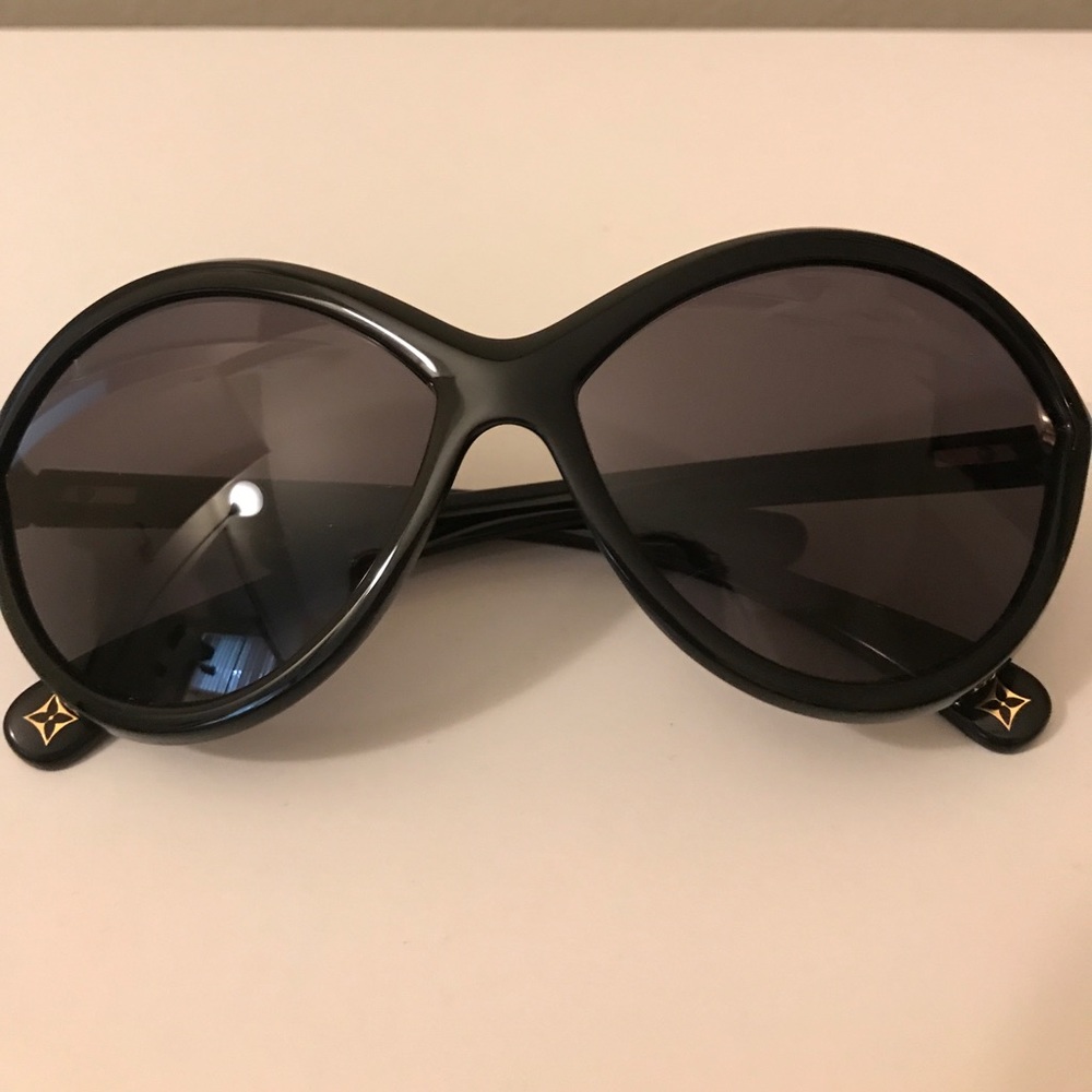 Black Louis Vuitton sunglasses