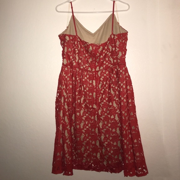 Thick red lace summer dress with a nude cover - Picture 2 of 2