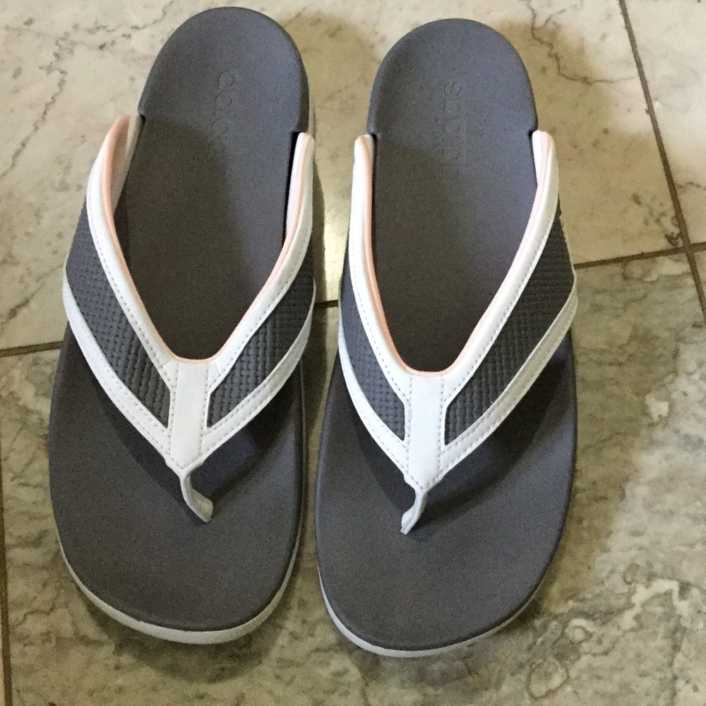 Adidas  unisex slipper