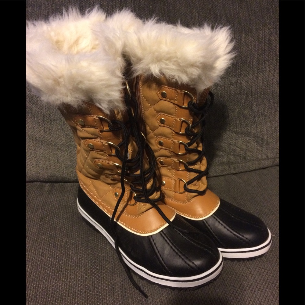 NWOT Women's waterproof winter boots