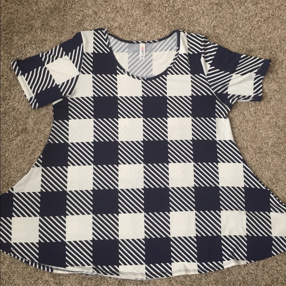 LuLaRoe Perfect T - Size 2XL - Checkered Print