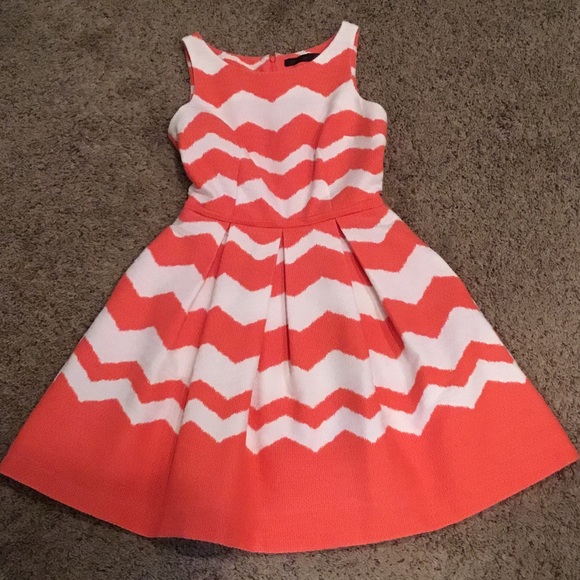 Sold-Size 6 fit and flare chevron dress wpockets - Picture 1 of 2