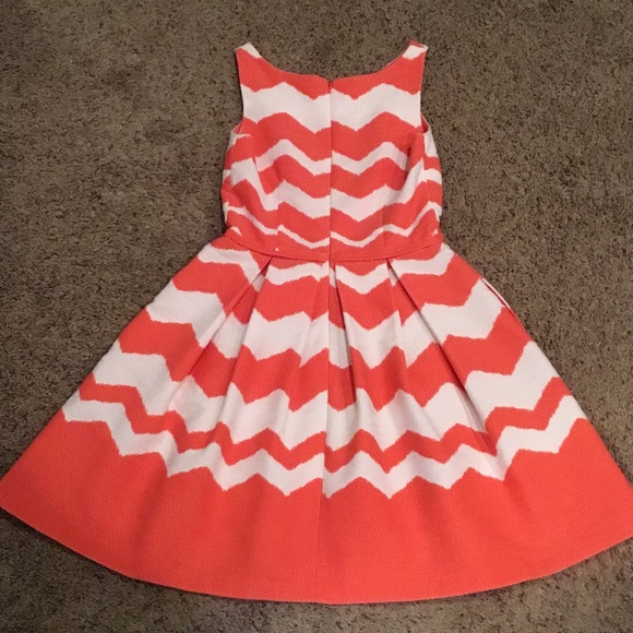 Sold-Size 6 fit and flare chevron dress wpockets - Picture 2 of 2