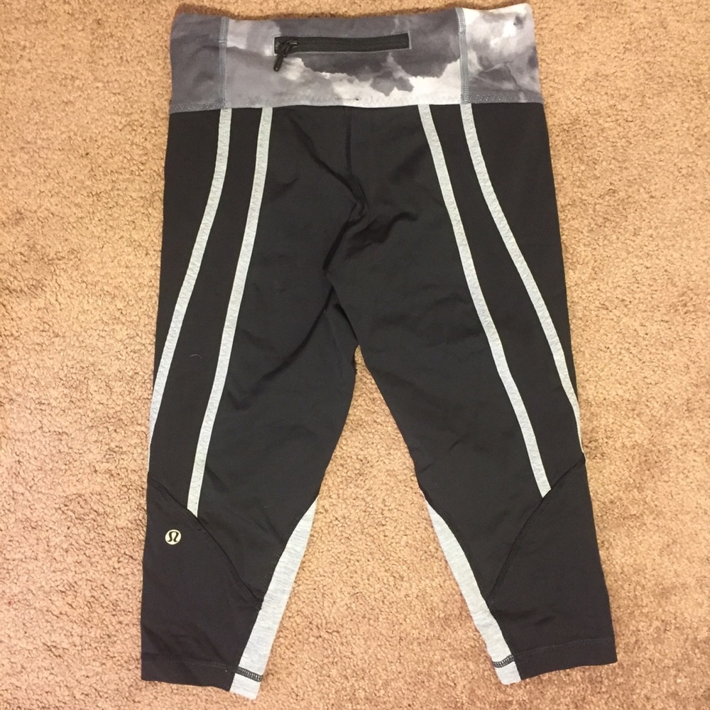 Lululemon Black and Grey Cropped Leggings - Picture 3 of 6