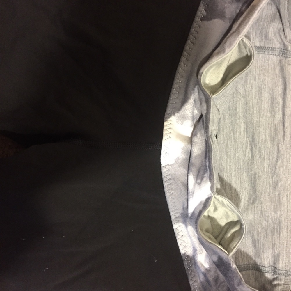 Lululemon Black and Grey Cropped Leggings - Picture 6 of 6
