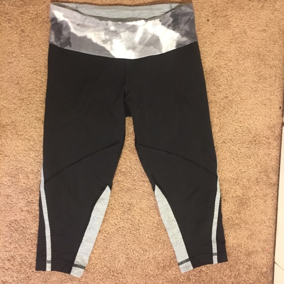 Lululemon Black and Grey Cropped Leggings - Picture 2 of 6