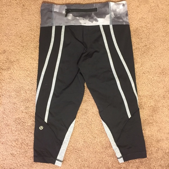 Lululemon Black and Grey Cropped Leggings - Picture 3 of 6