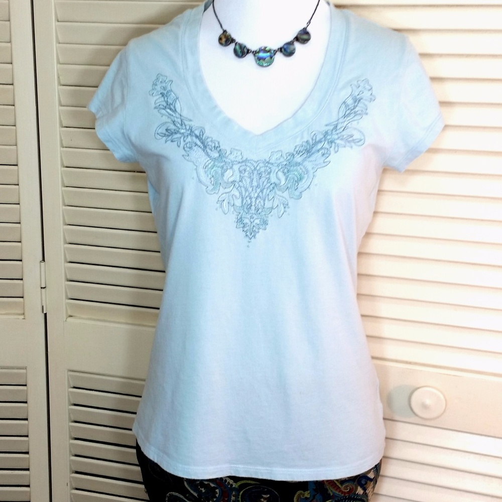*A.N.A.* pretty light blue embroidered t-shirt EUC