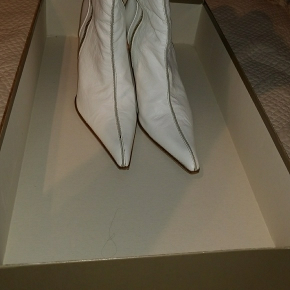 White Pointed Toe Boots - Picture 4 of 6