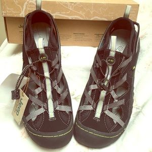 Jeep trail rated hiking shoes. Brand new in box.