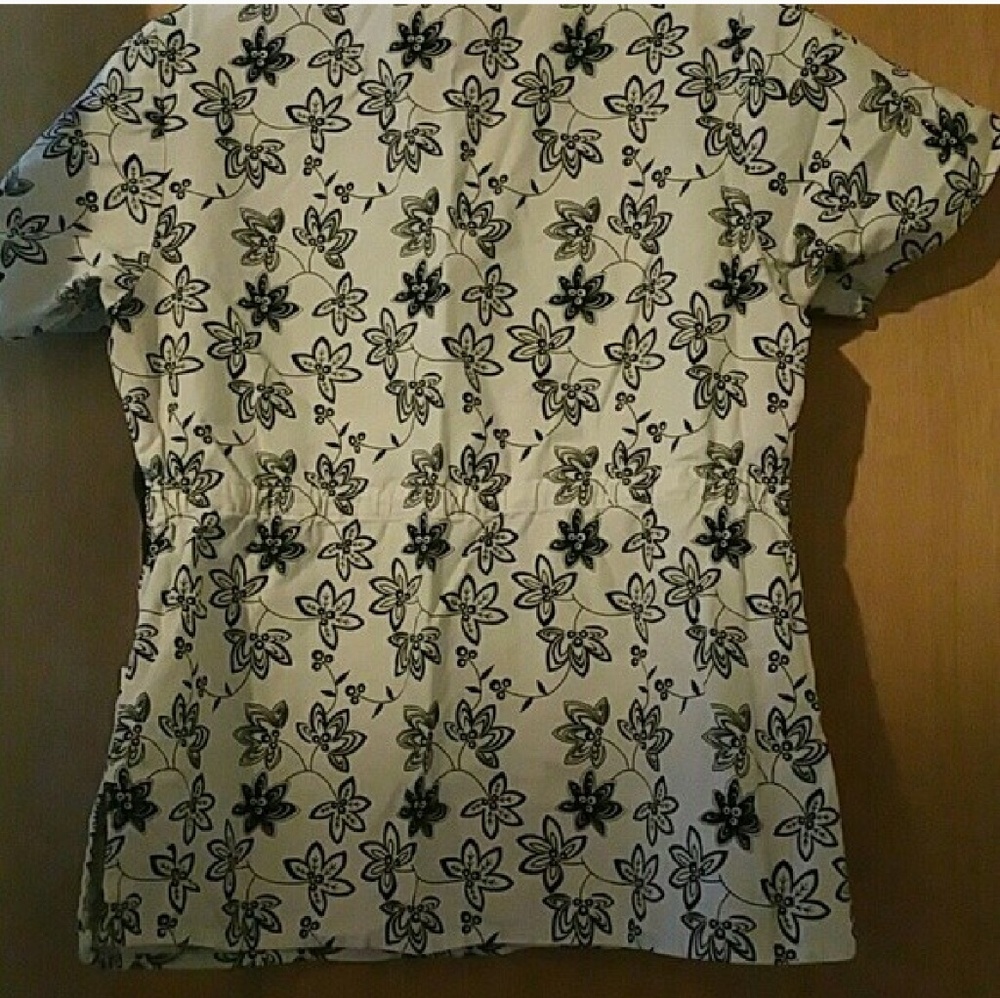 Scrub Top & Bottom Set - Picture 3 of 5