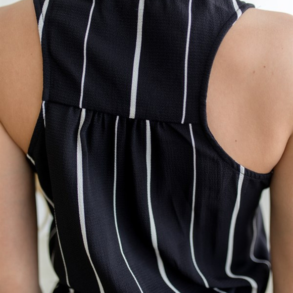 Striped Pocket Romper - Picture 2 of 5