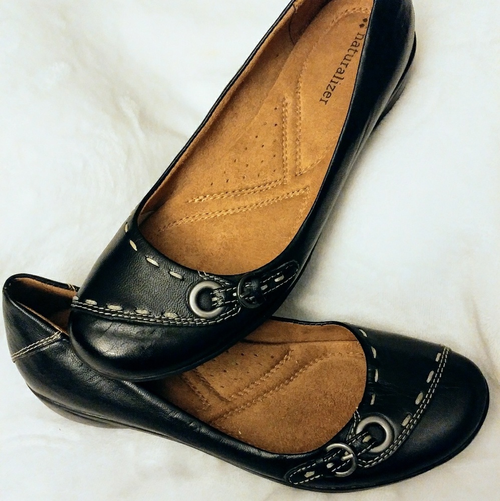Work or Play Naturalizer Size 6