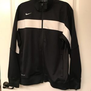 Final price cut!! Nike men’s jacket.