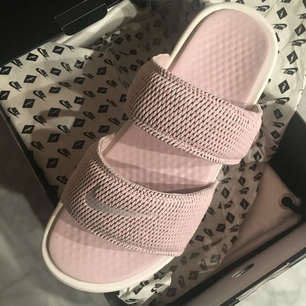 Nike Benassi Duo ultra slides