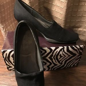 Black A2 by Aerosols Stretch Heels