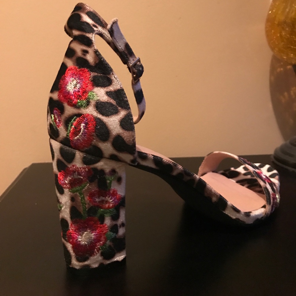 NEW Madden Girl Leopard & Floral Sandals Sz 10