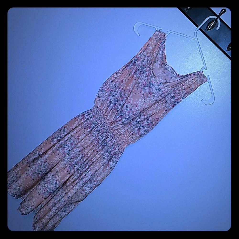 3/$25. NWOT Summer floral dress