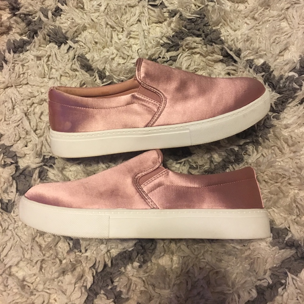 Mossimo slip on sneakers