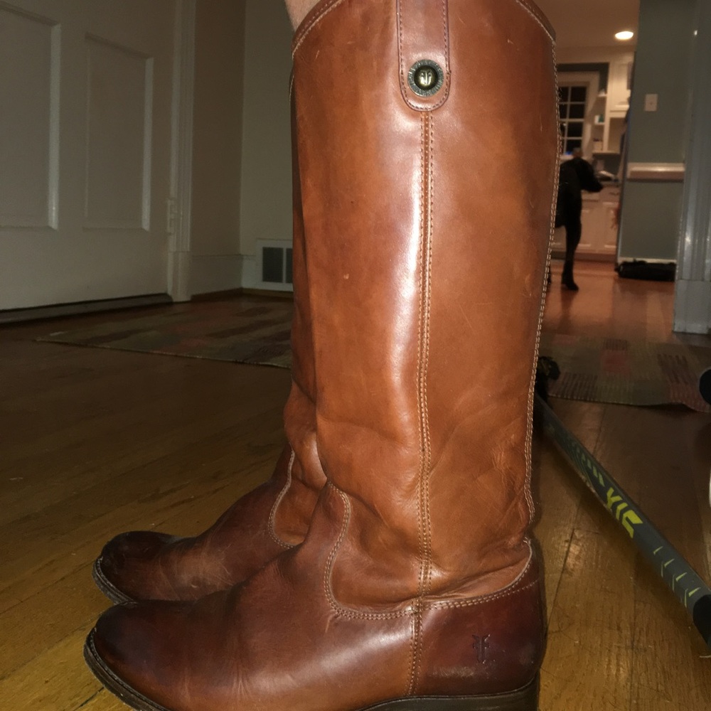 Melissa button Frye boots (cognac)