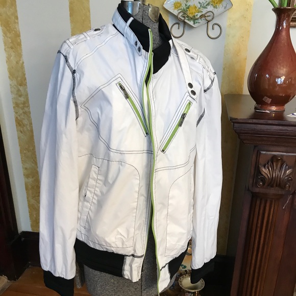 guess white bomber jacket