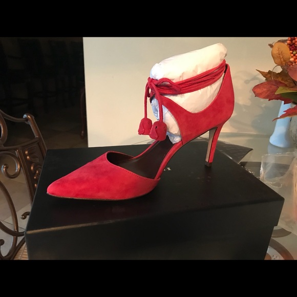 Coach Shae Heel - Picture 1 of 2