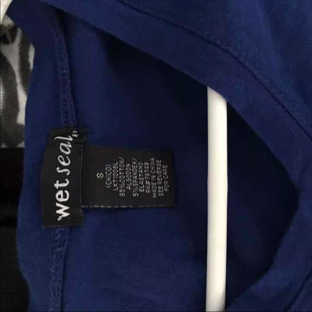 ROYAL BLUE V NECK TEE