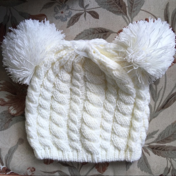 Other - HP!! NEW Ivory toddler pom pom beanie