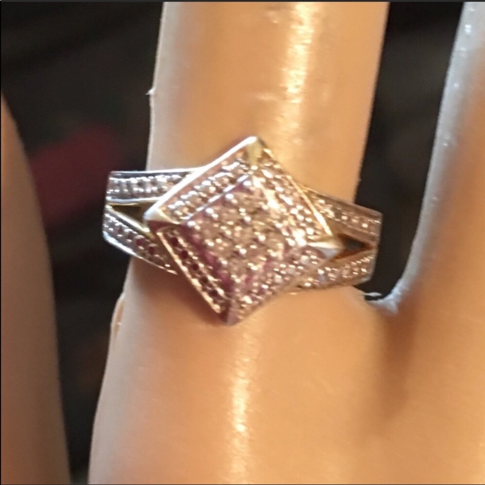 1 HOUR SALE!!! LOWEST $$ 925 genuine diamond ring