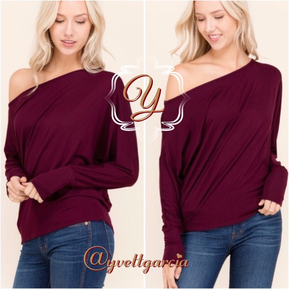 Off the shoulder long sleeve top🍒
