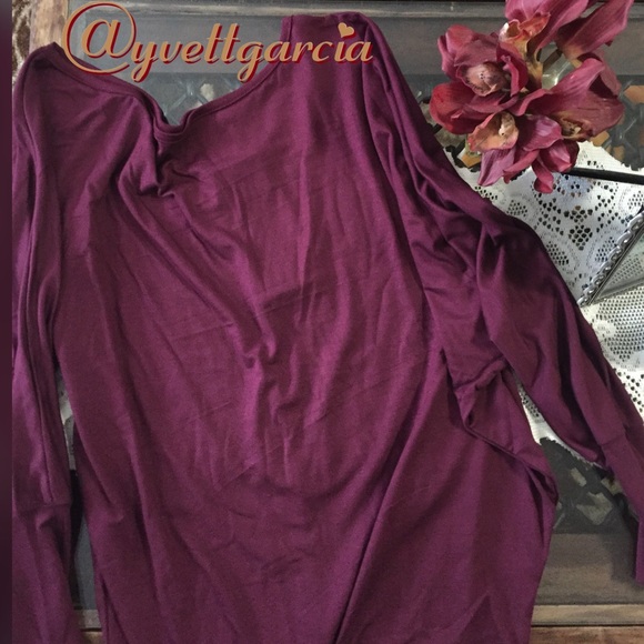 Off the shoulder long sleeve top🍒 - Picture 3 of 5