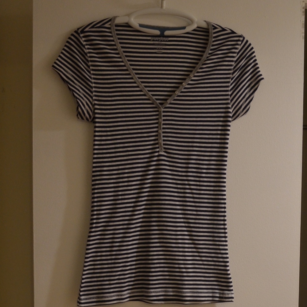 Old Navy gray, white & navy v-neck T-shirt