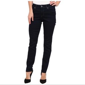 LEVI’s Mid-rise Demi-curve Skinny Jean