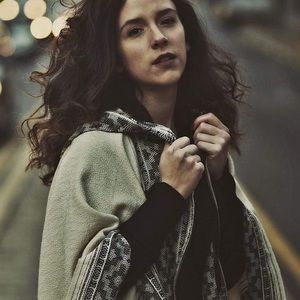 Urban Outfitters • ecoté • Patterned Poncho