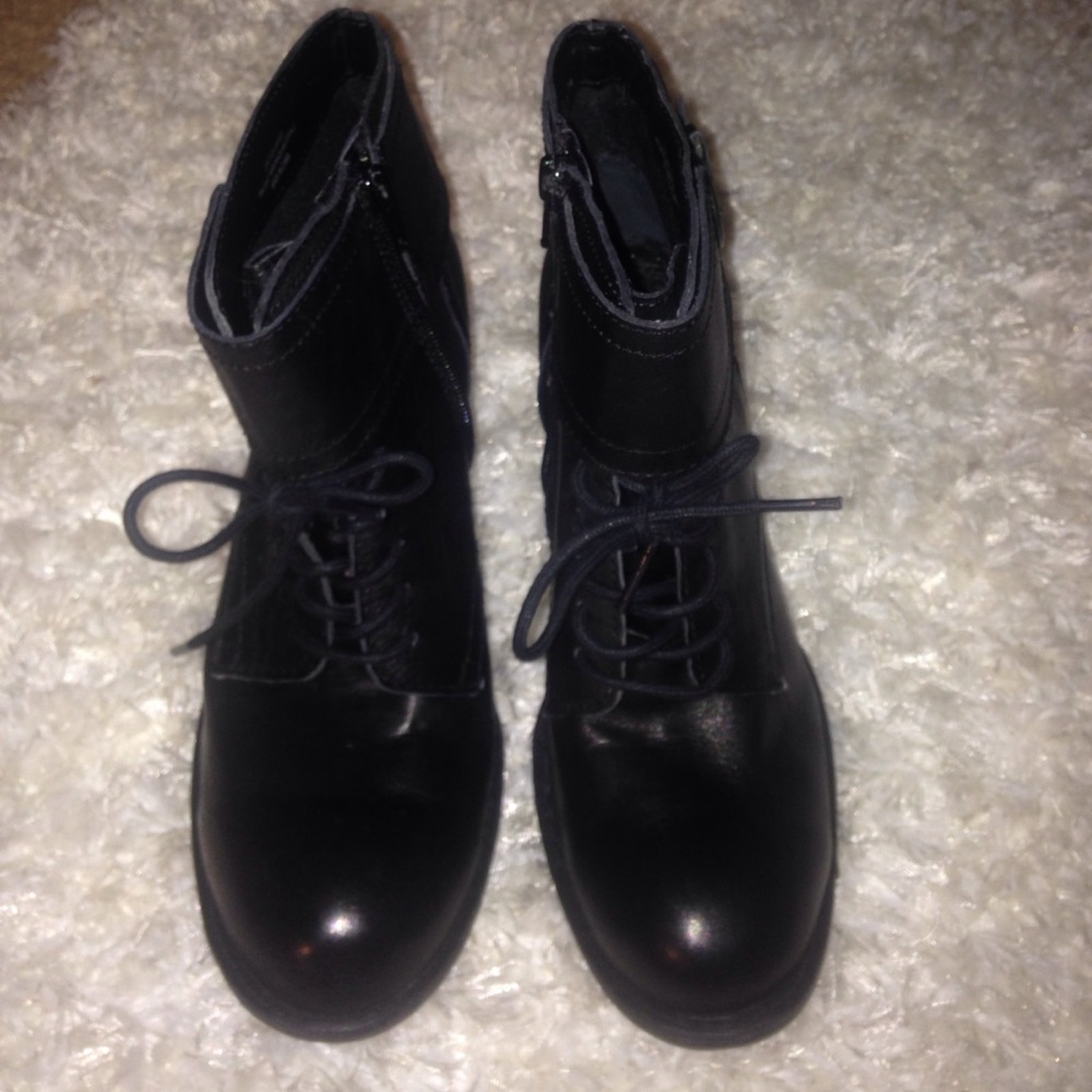 NWT Black boc Born booties -Size 6.5