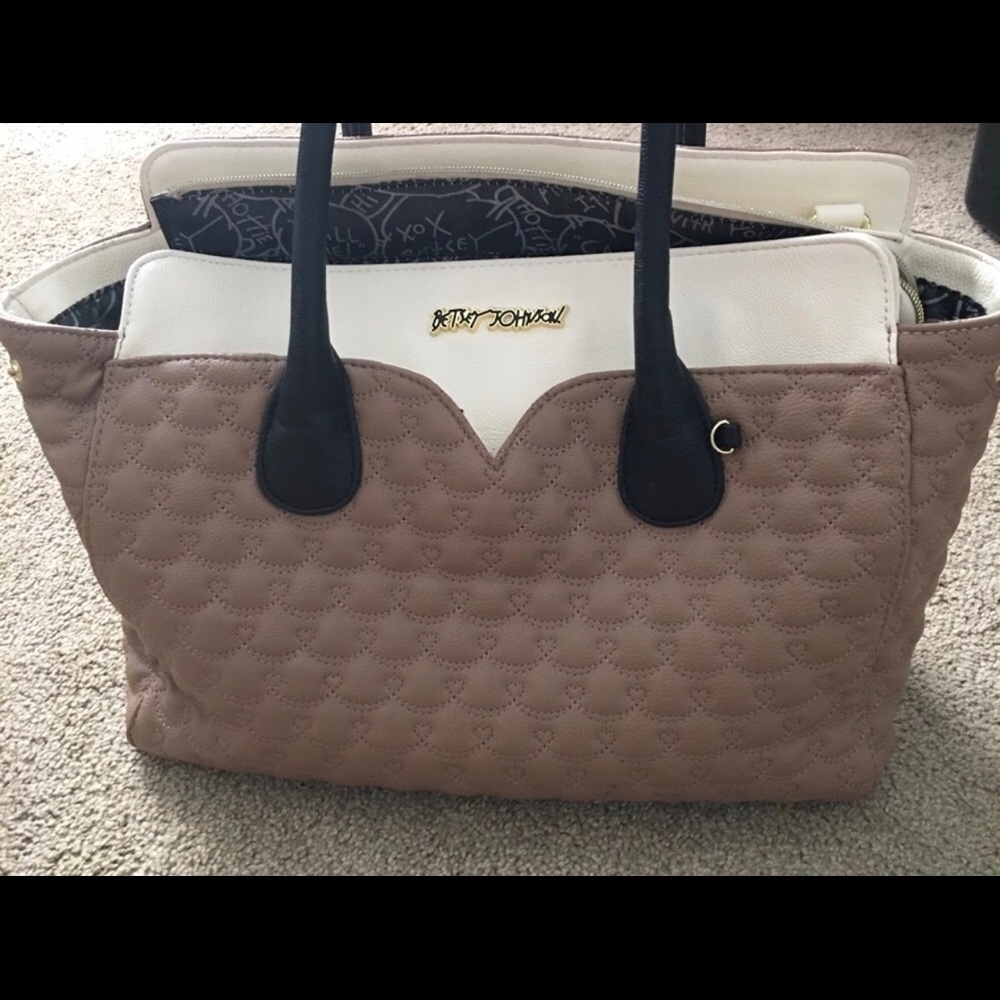 Betsy Johnson purse 👜