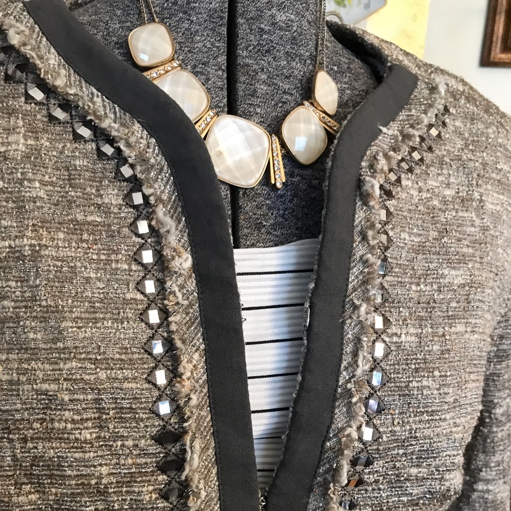 DKNY size 6 tweed jacket in light brown and gray - Picture 4 of 5