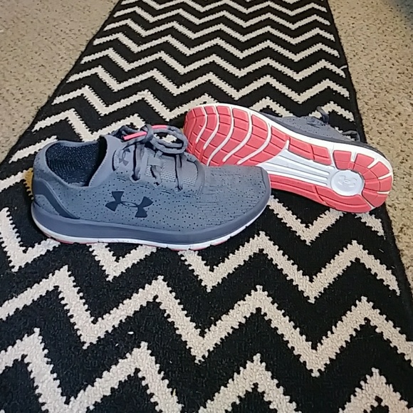 Under armour - Picture 1 of 2