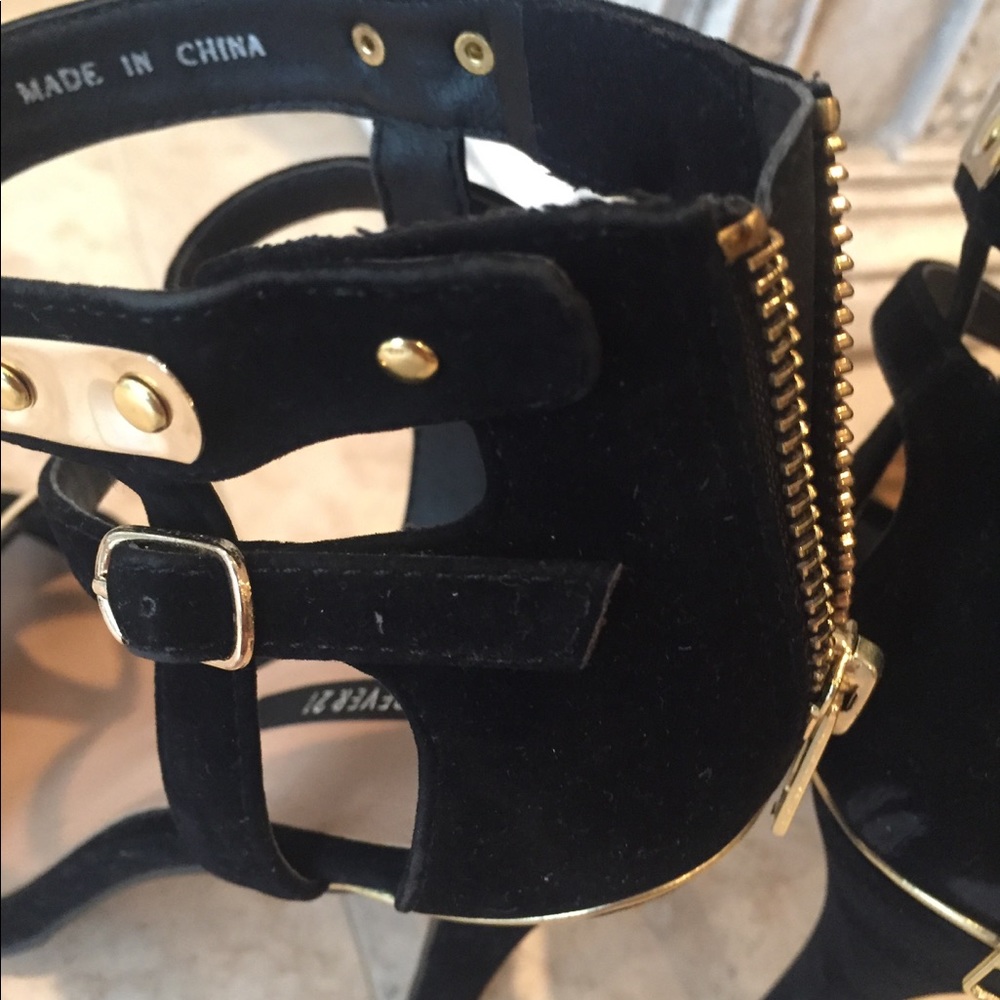 🎉🔥Forever21 gold medal heels🔥🎉 - Picture 4 of 8