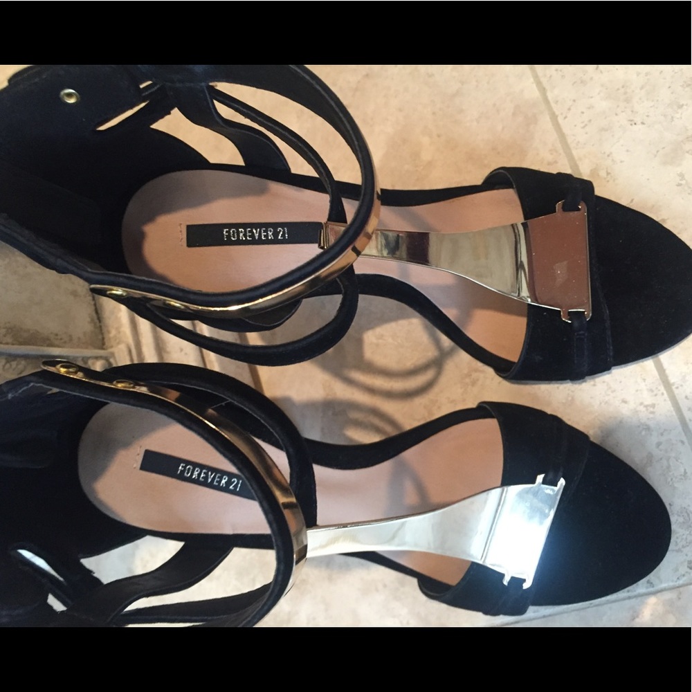 🎉🔥Forever21 gold medal heels🔥🎉 - Picture 6 of 8