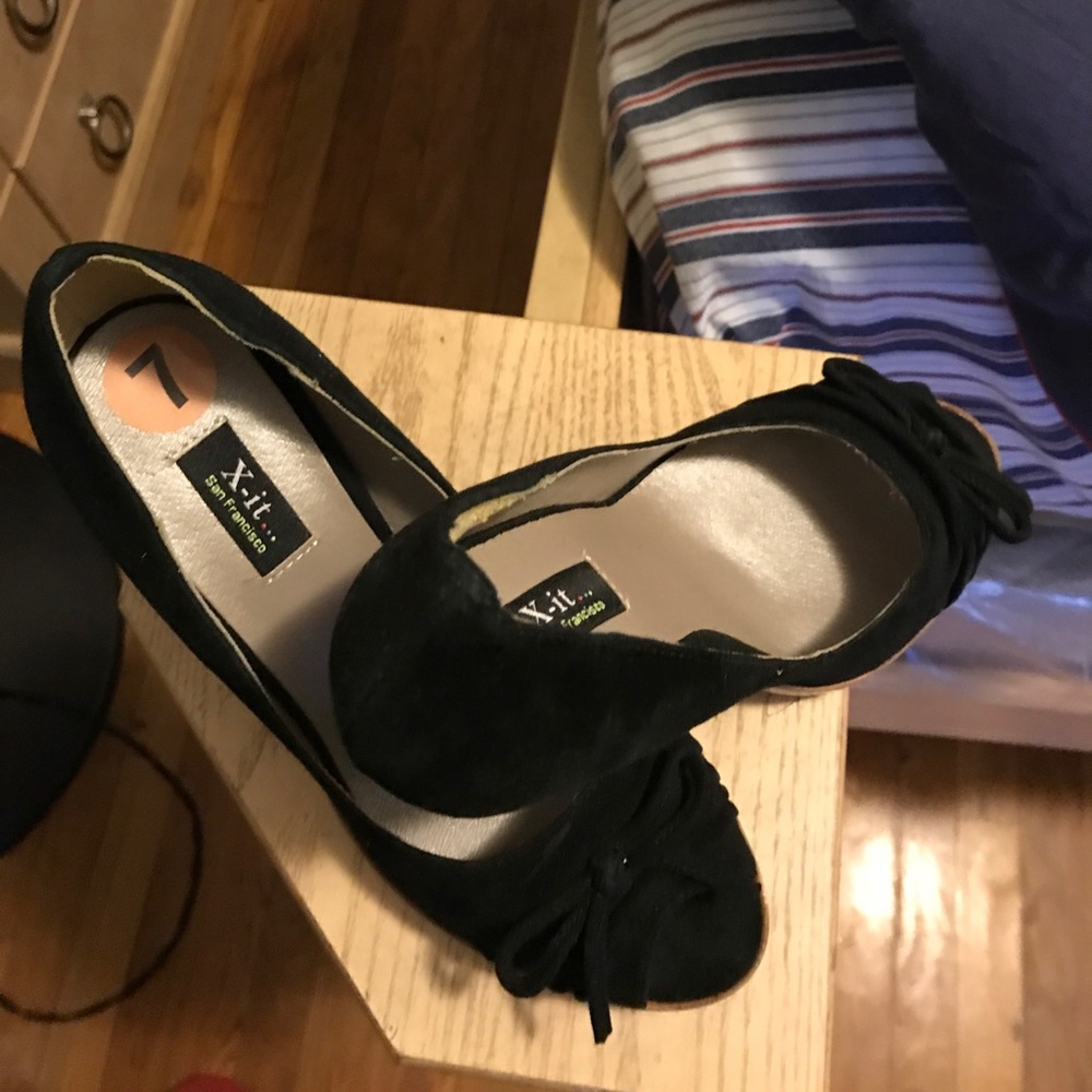 Pee toe pumps