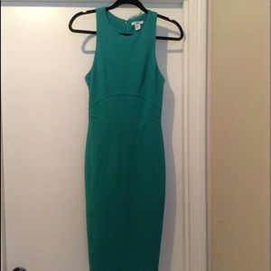 Simple, sexy form-fitting dress