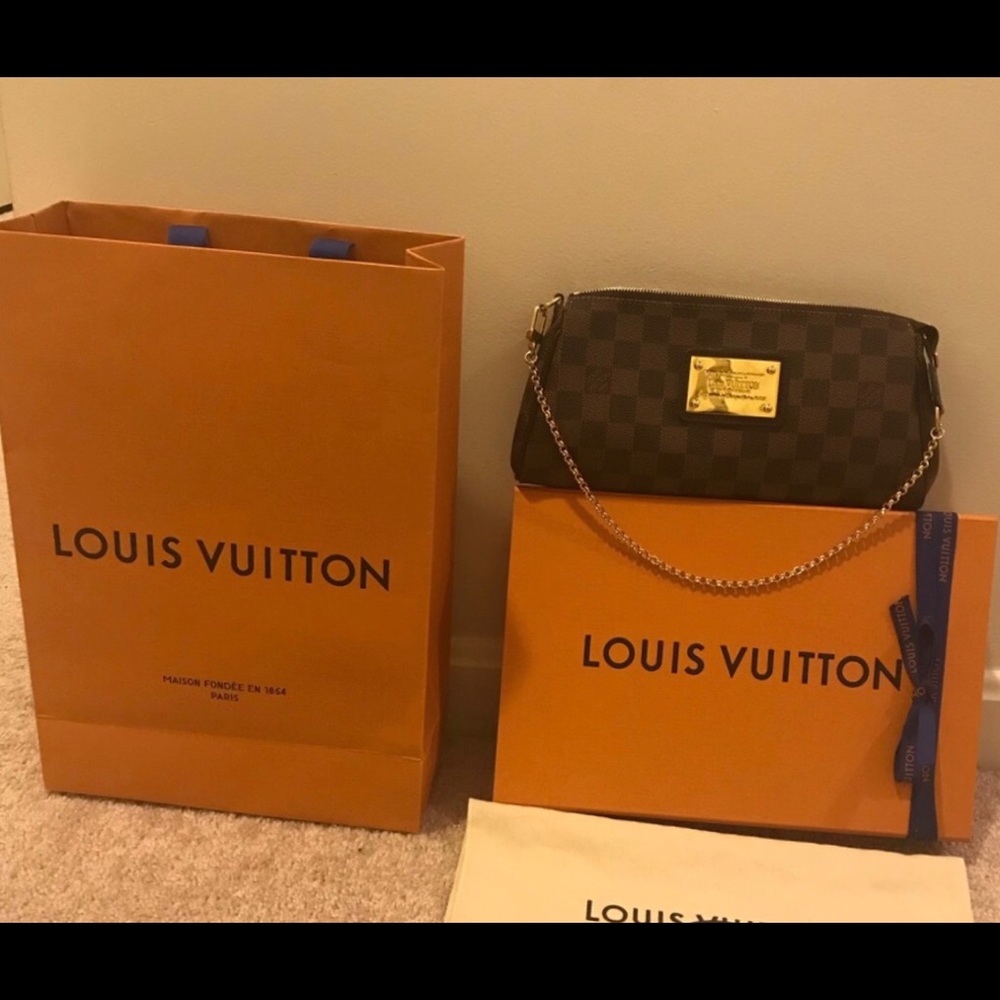 SOLD ‼️ AUTHENTIC Louis Vuitton Eva Clutch