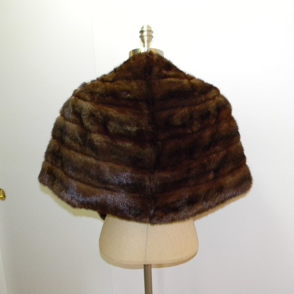 VINTAGE 1950's Fur Cape - Picture 2 of 2