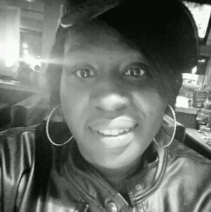 Meet your Posher, Akia