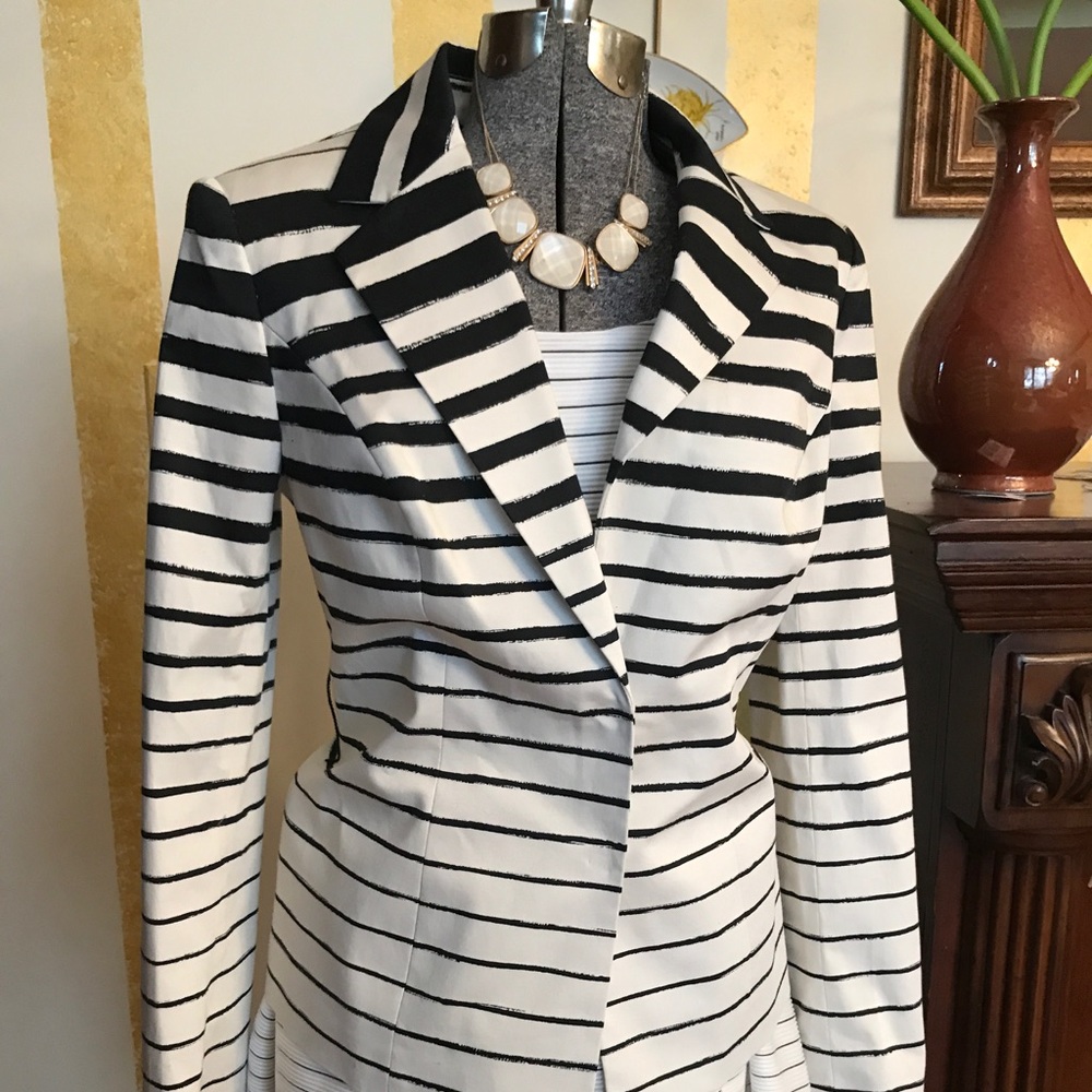 The Limited jacket size Medium in black and cream.