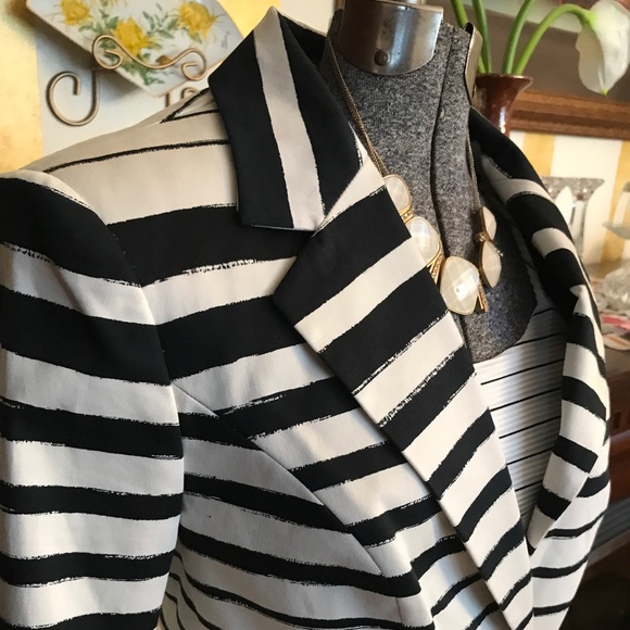 The Limited jacket size Medium in black and cream. - Picture 2 of 5