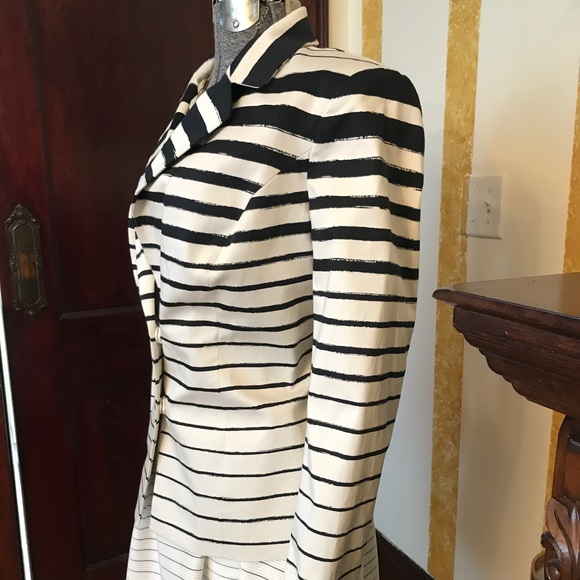 The Limited jacket size Medium in black and cream. - Picture 3 of 5