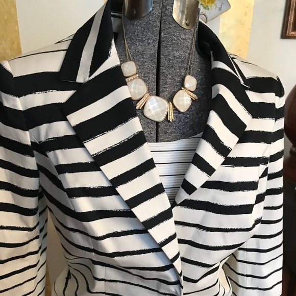 The Limited jacket size Medium in black and cream. - Picture 4 of 5