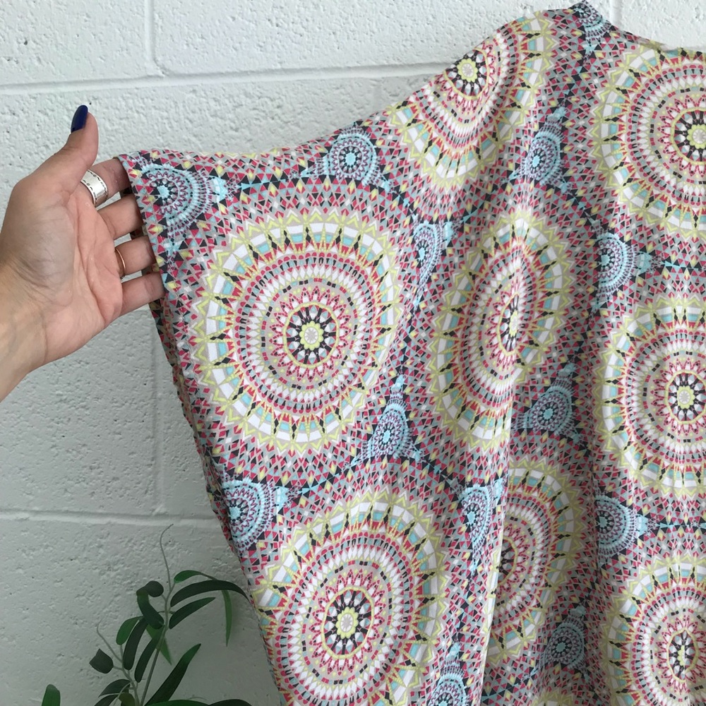 ⭐️Kaleidoscope Bohemian Kimono by Bethany Mota - Picture 3 of 7